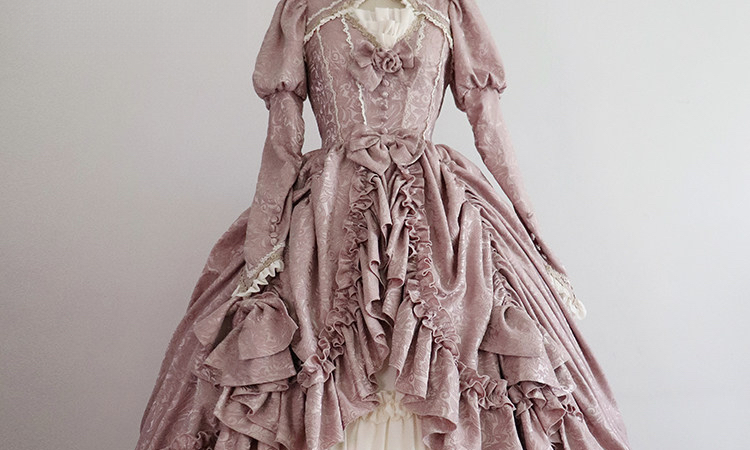How to Choose a Plus-Size Lolita Dress Colorway Without Guessing the Fit